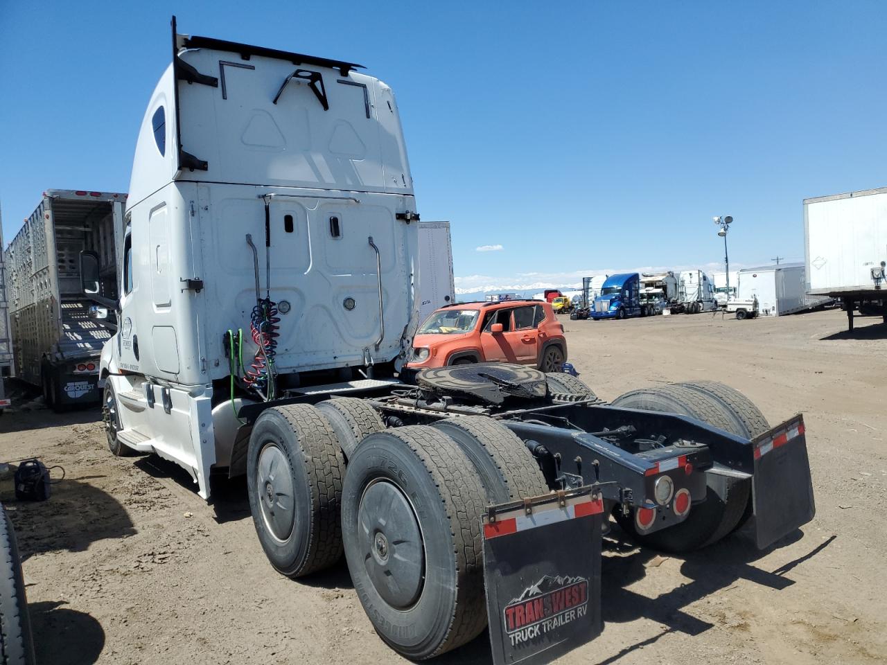 3AKJHHDR8KSKB6127 · 2019 FREIGHTLINER CASCADIA 126 · 3/10
