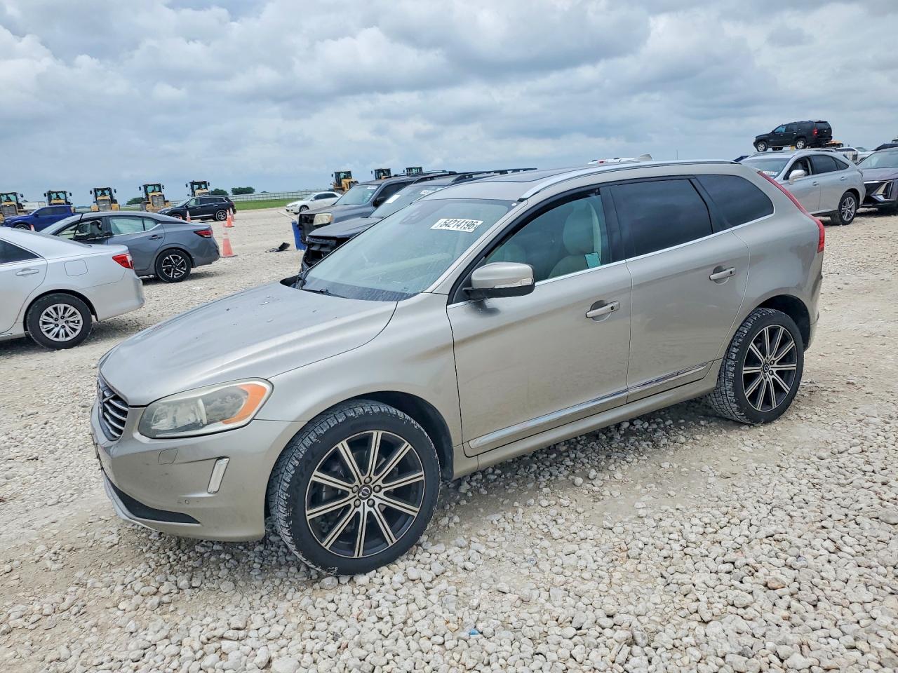 YV440MDM0F2758923 · 2015 VOLVO XC60