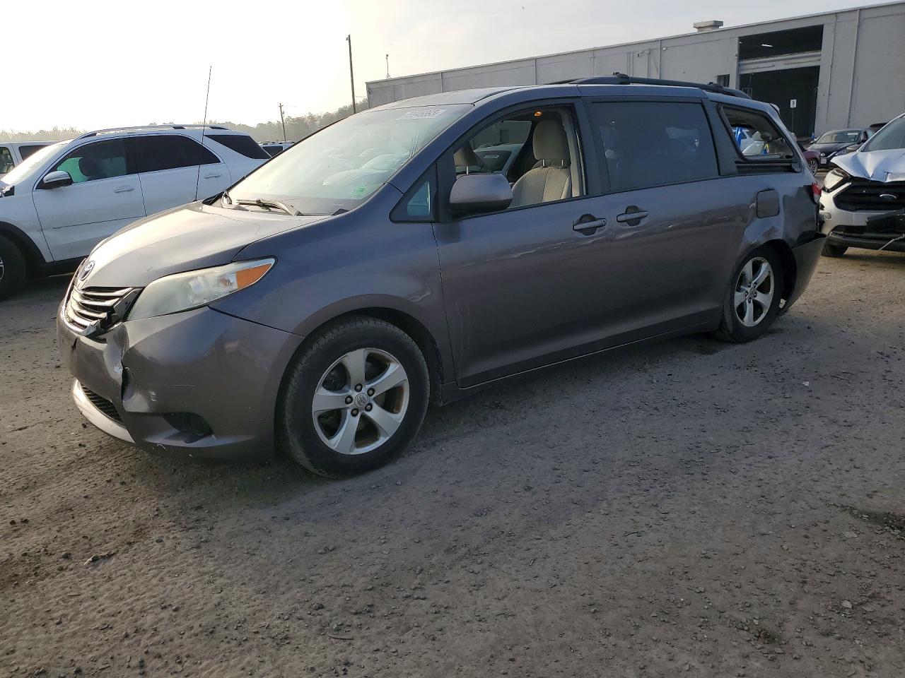 5TDKK3DC6CS218597 · 2012 TOYOTA SIENNA