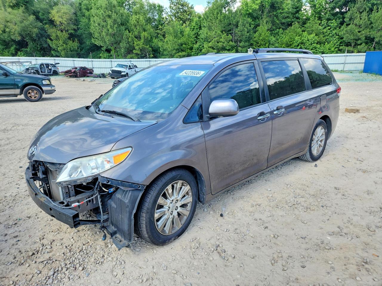 5TDYK3DC4BS158456 · 2011 TOYOTA SIENNA