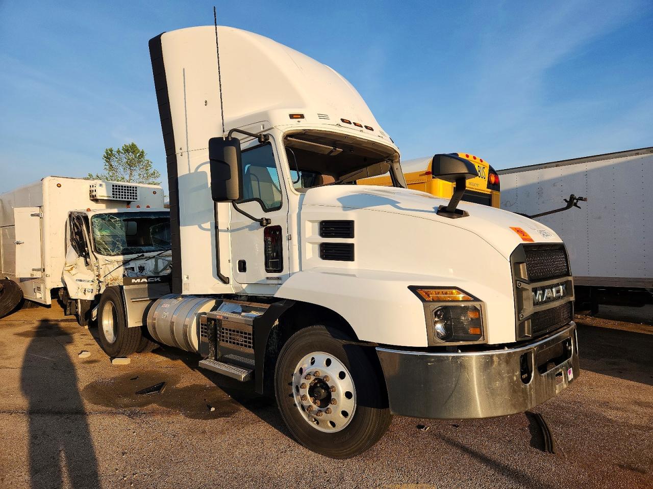 1M1AN4AY1NM003166 · 2022 MACK ANTHEM