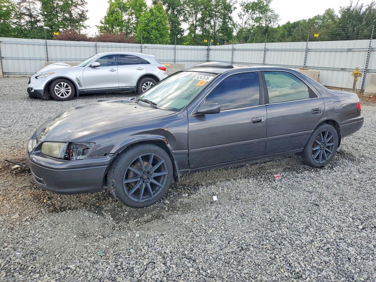 4T1BF28K6YU945611 · 2000 TOYOTA CAMRY
