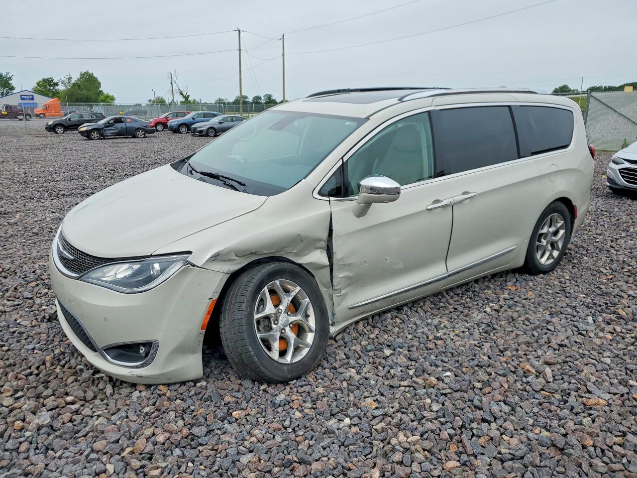 2C4RC1GG6KR702369 · 2019 CHRYSLER PACIFICA