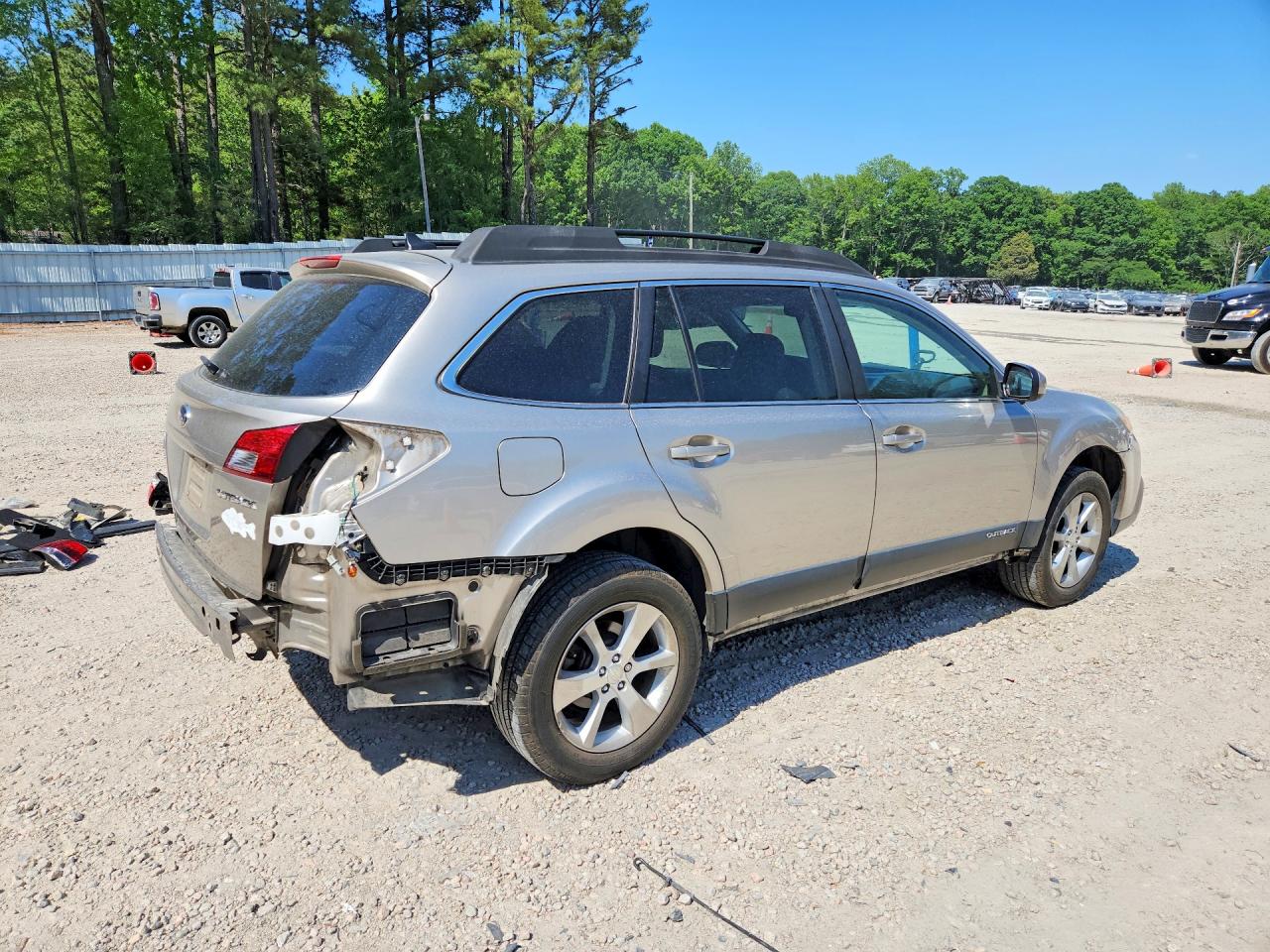 4S4BRCLC6E3222615 · 2014 SUBARU OUTBACK · 3/13