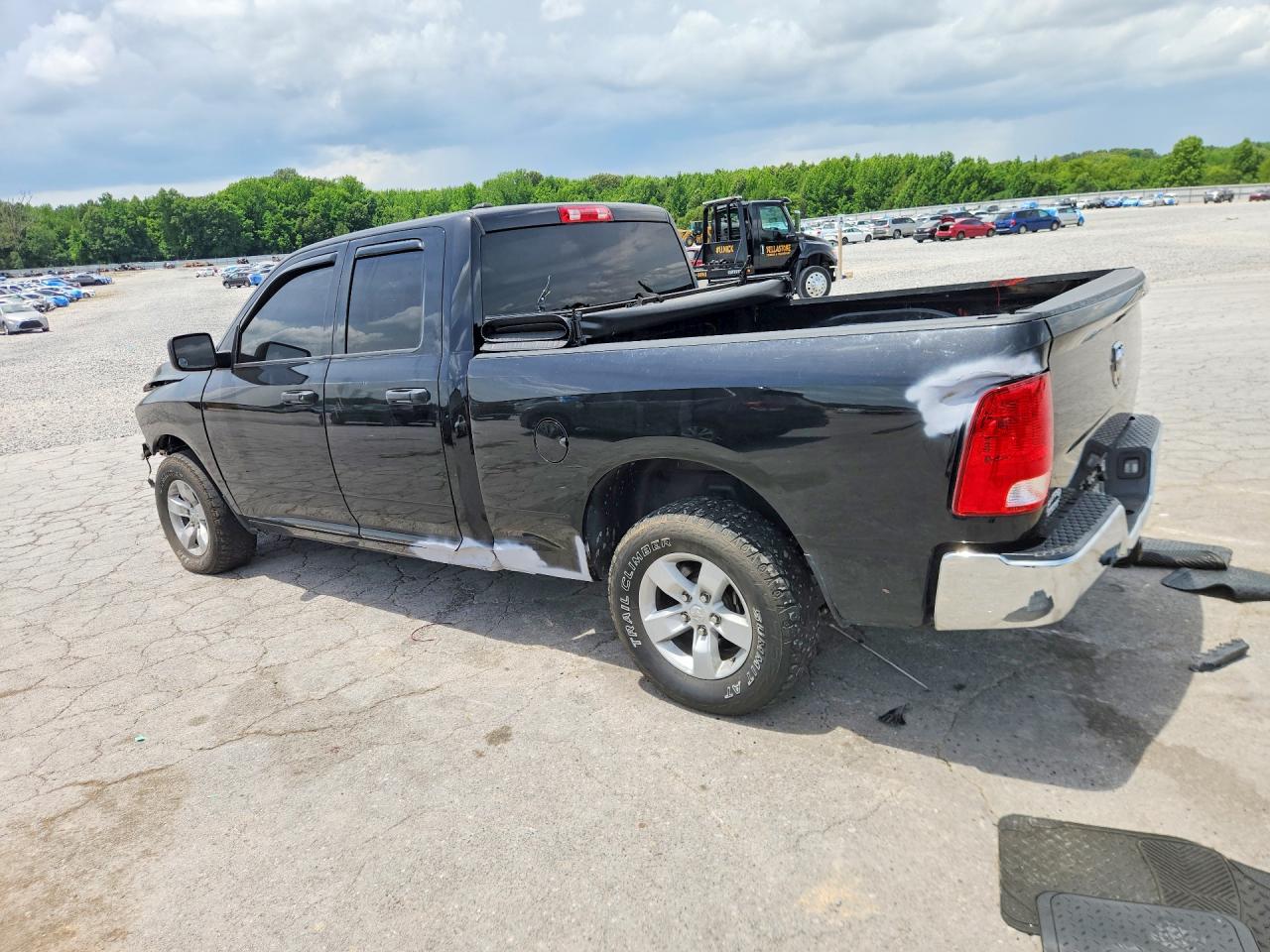 1C6RR6FG3KS704812 · 2019 RAM 1500 CLASSIC · 2/12