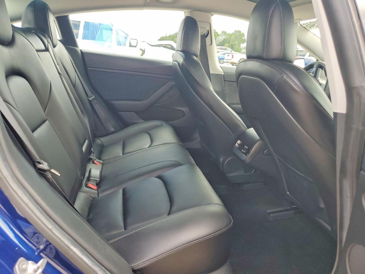5YJ3E1EB8NF179993 · 2022 TESLA MODEL 3 · 10/12