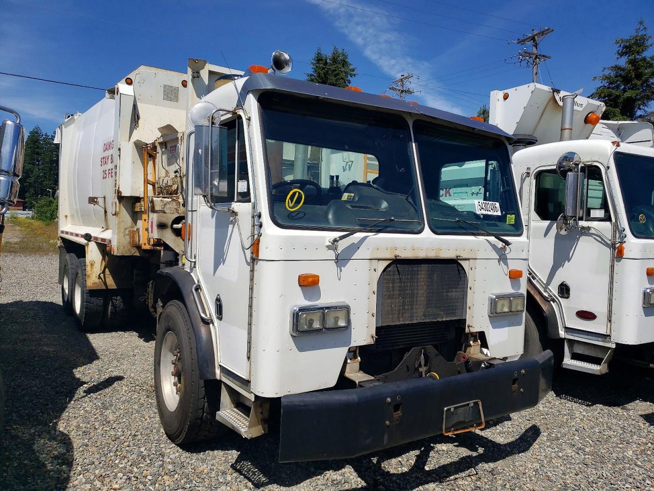 2008 PETERBILT 320