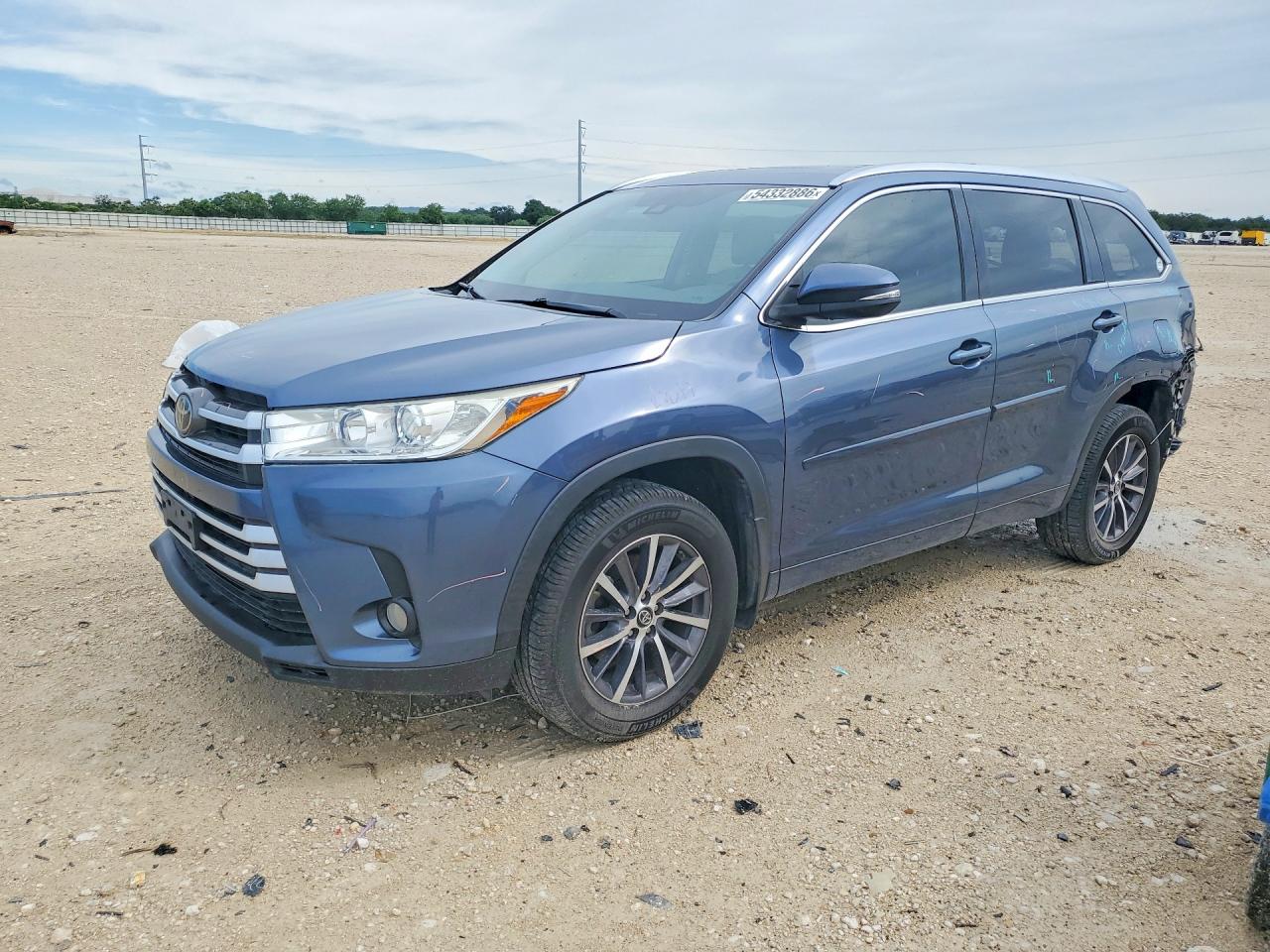 5TDKZRFH2JS236762 · 2018 TOYOTA HIGHLANDER