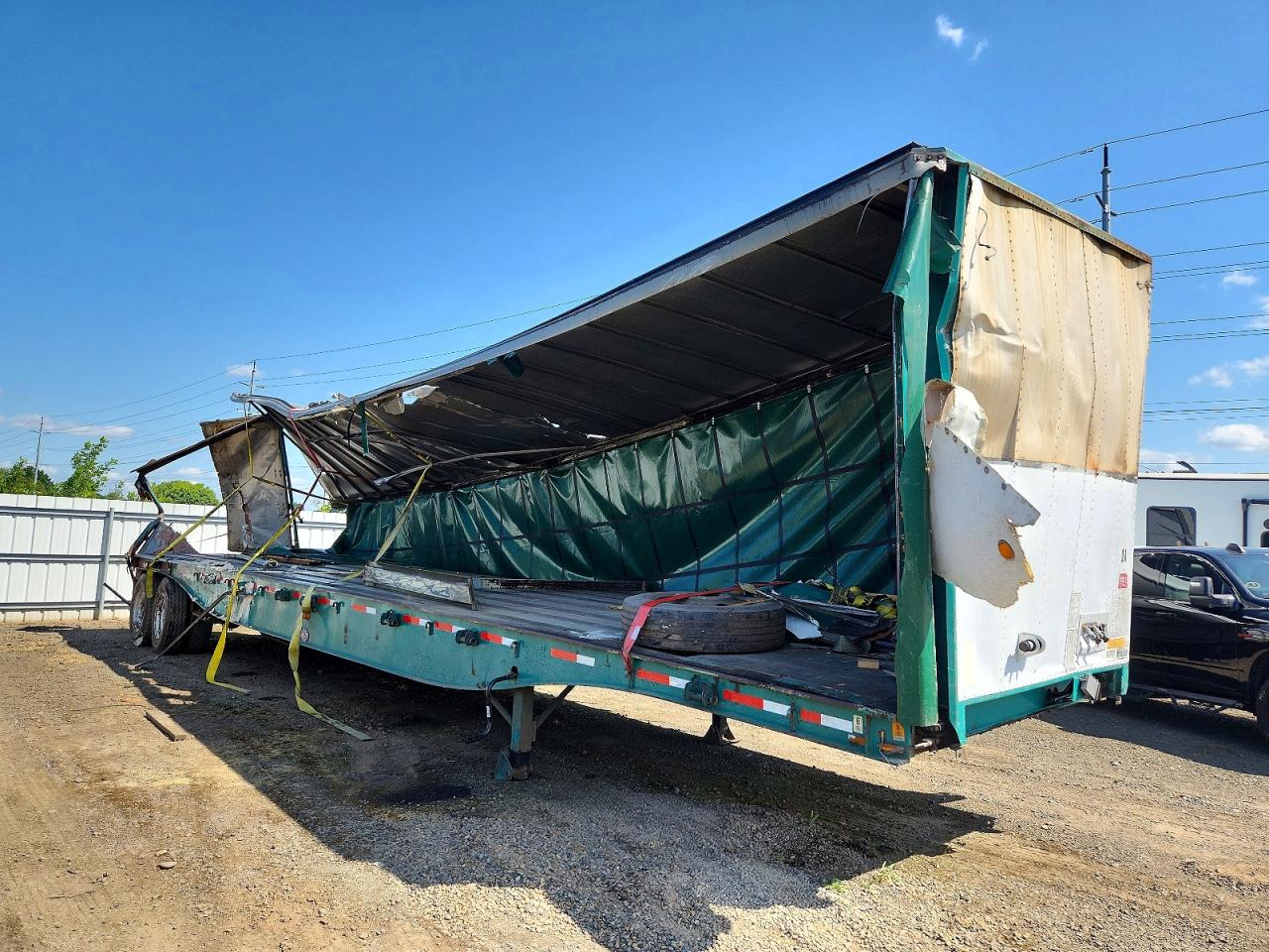 1UYTS2455VA052901 · 1997 UTILITY TRAILER TRAILER