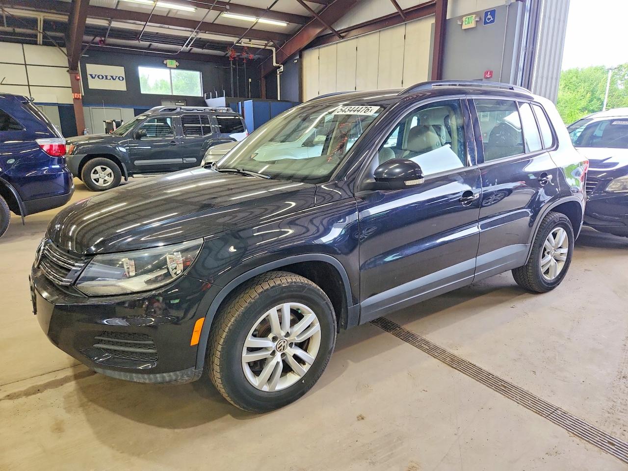 WVGBV7AXXHK000324 · 2017 VOLKSWAGEN TIGUAN