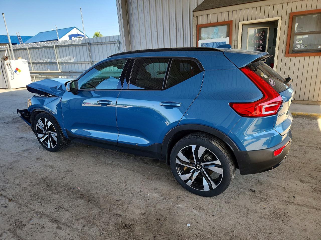 YV4L12UW7P2007950 · 2023 VOLVO XC40 · 2/14
