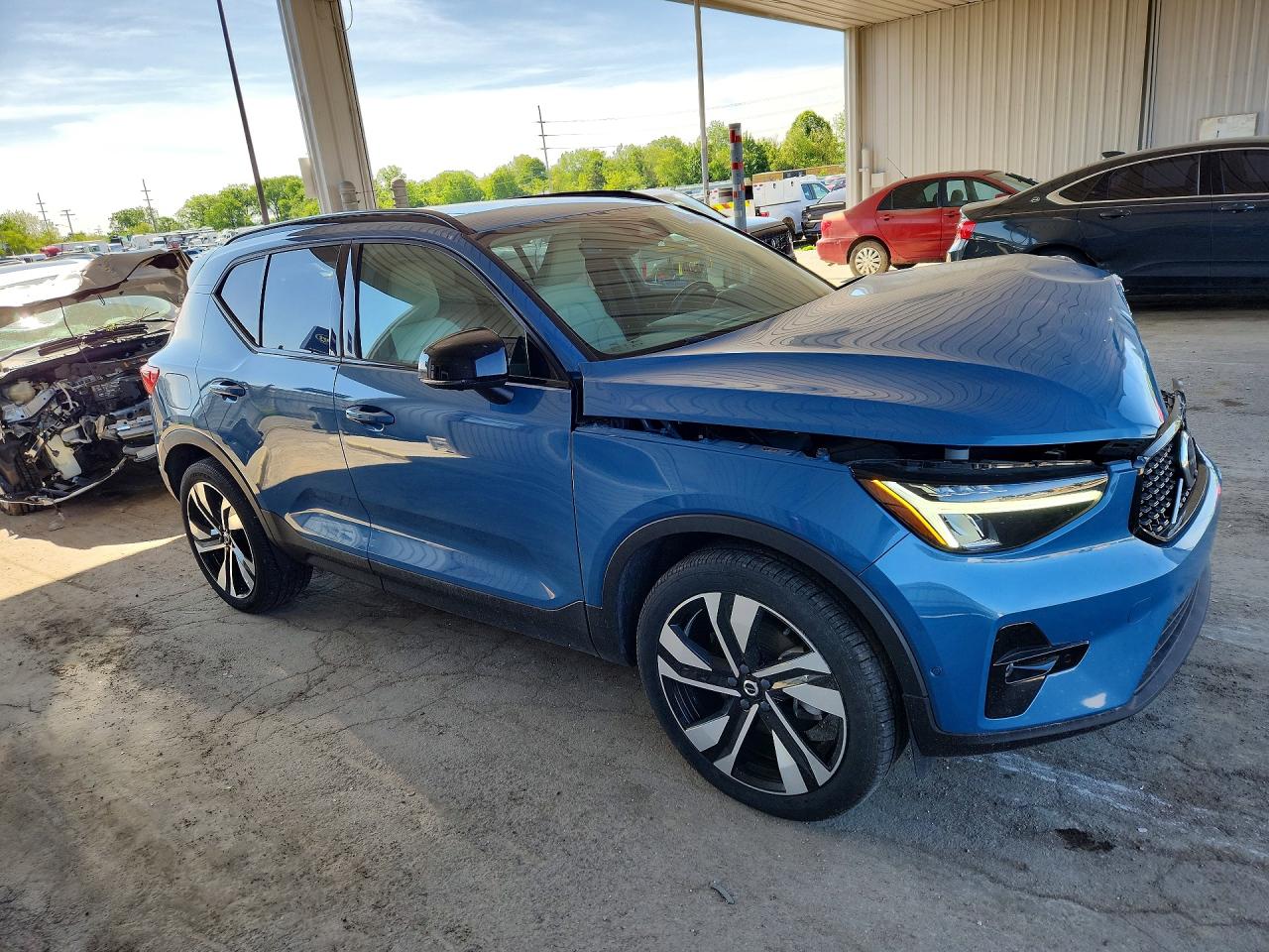YV4L12UW7P2007950 · 2023 VOLVO XC40 · 4/14