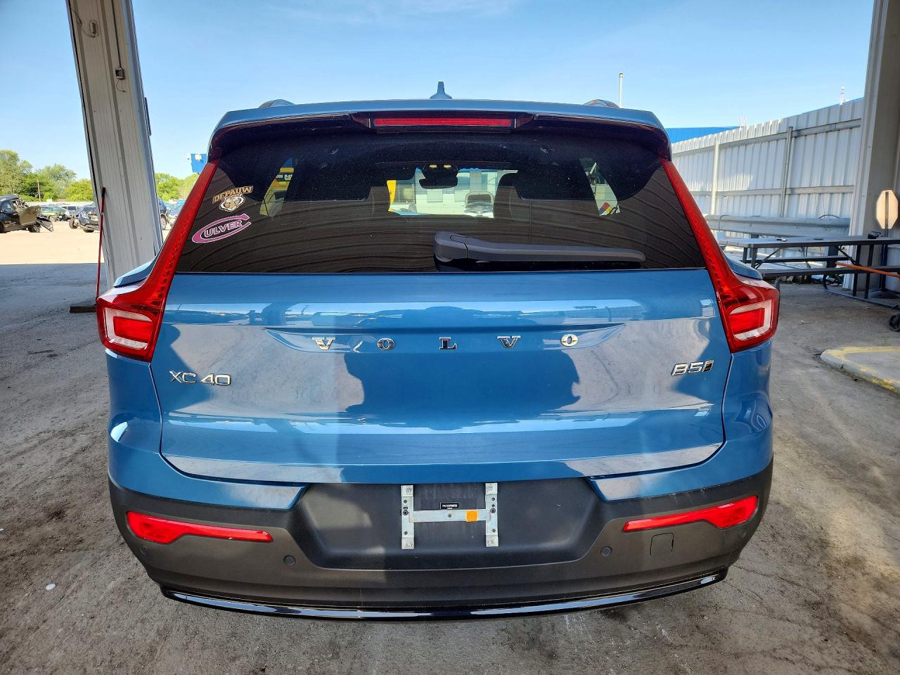 YV4L12UW7P2007950 · 2023 VOLVO XC40 · 6/14