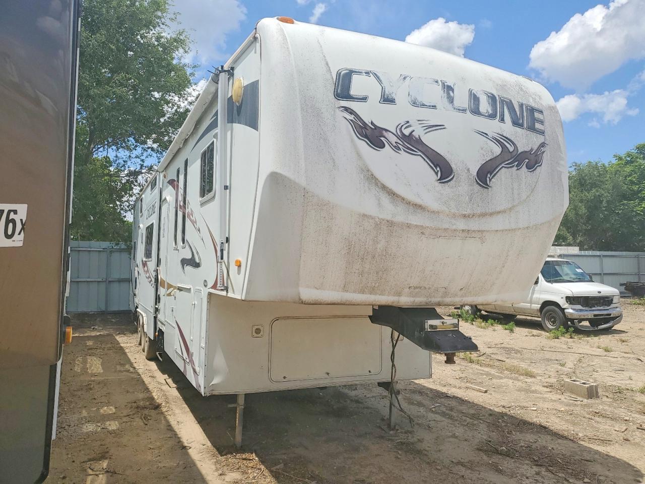 5SFGF40398E007202 · 2008 HEARTLAND RV CYCLONE