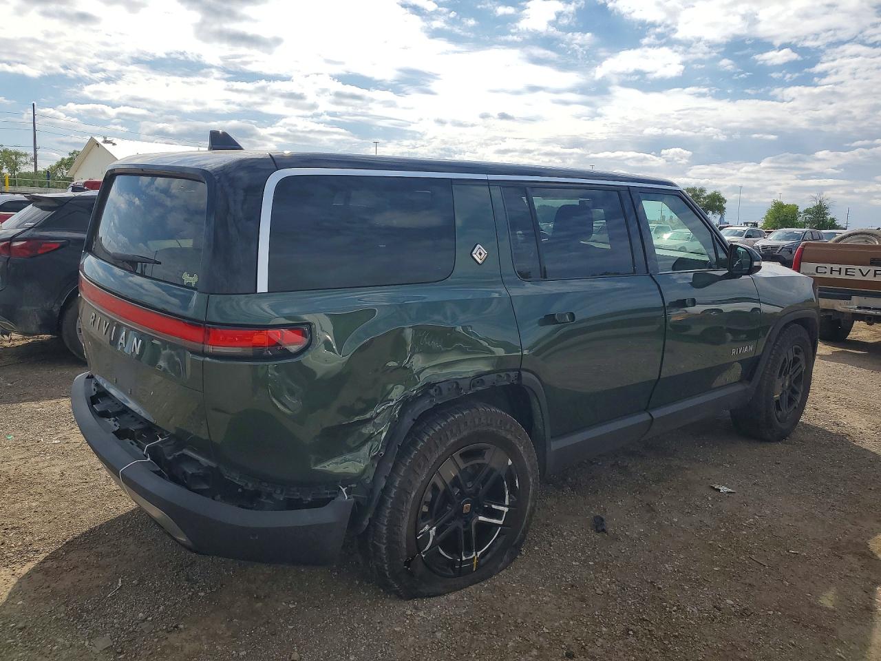 7PDSGBBA2RN044399 · 2024 RIVIAN R1S · 3/13