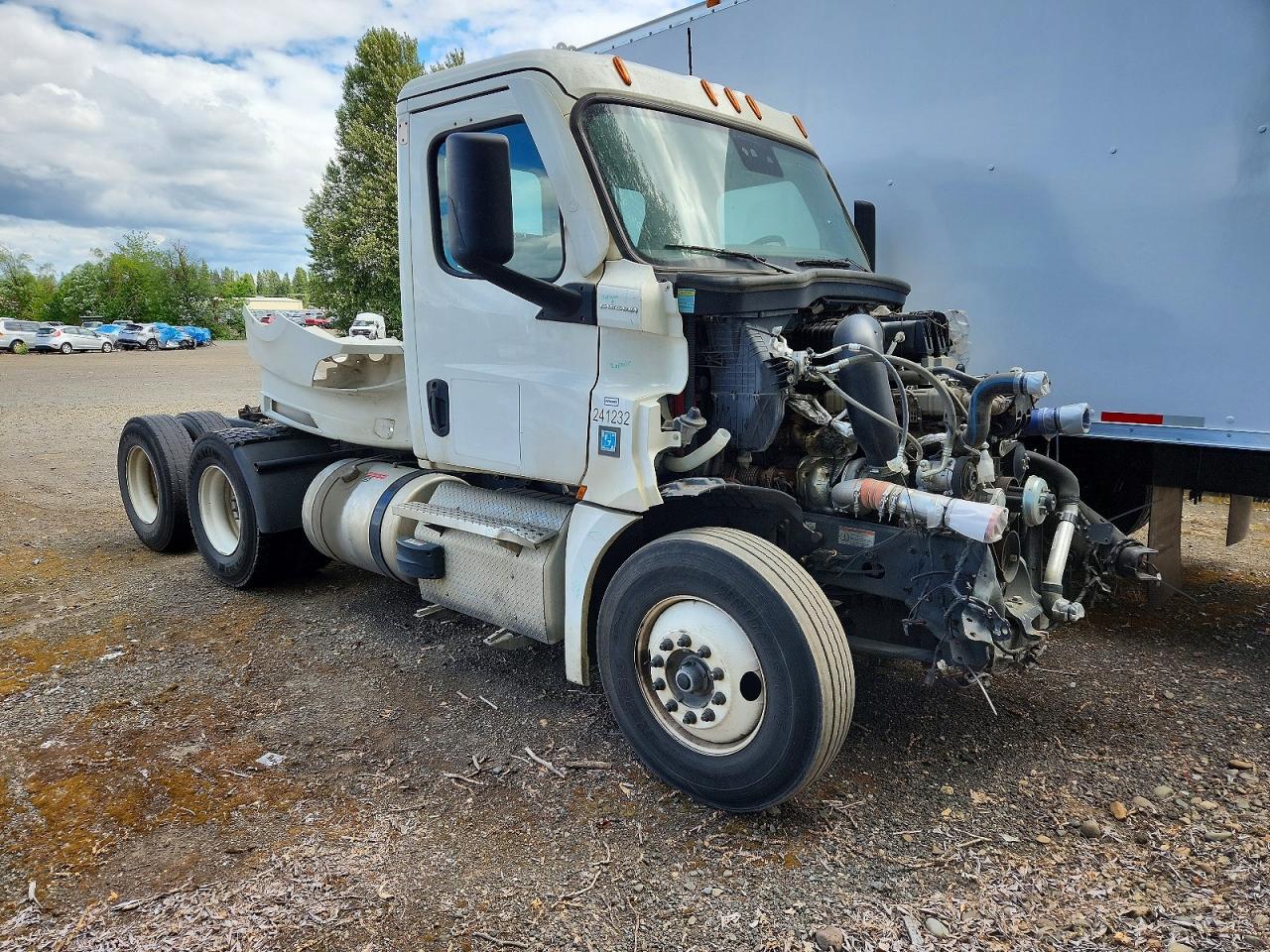 3AKJHLDVXPSUN7585 · 2023 FREIGHTLINER CASCADIA 126