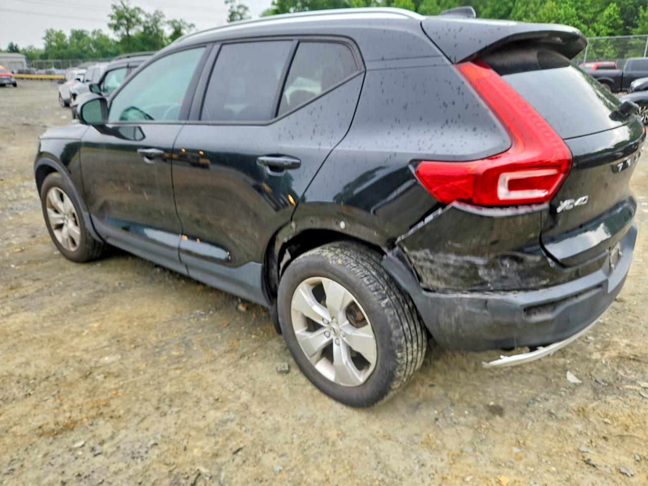 YV4AC2HK2L2338535 · 2020 VOLVO XC40 · 2/13