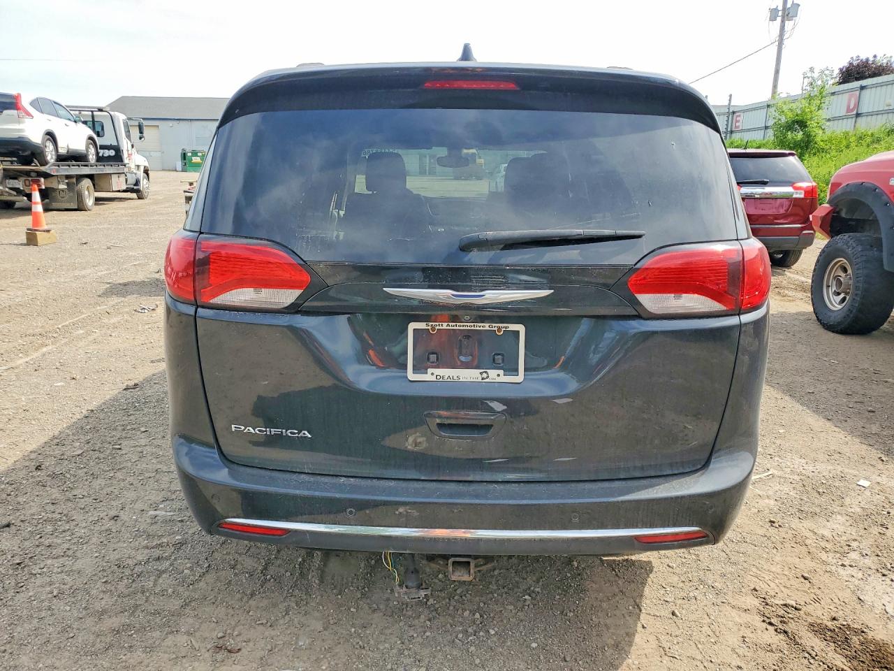 2C4RC1BG1HR832401 · 2017 CHRYSLER PACIFICA · 6/13