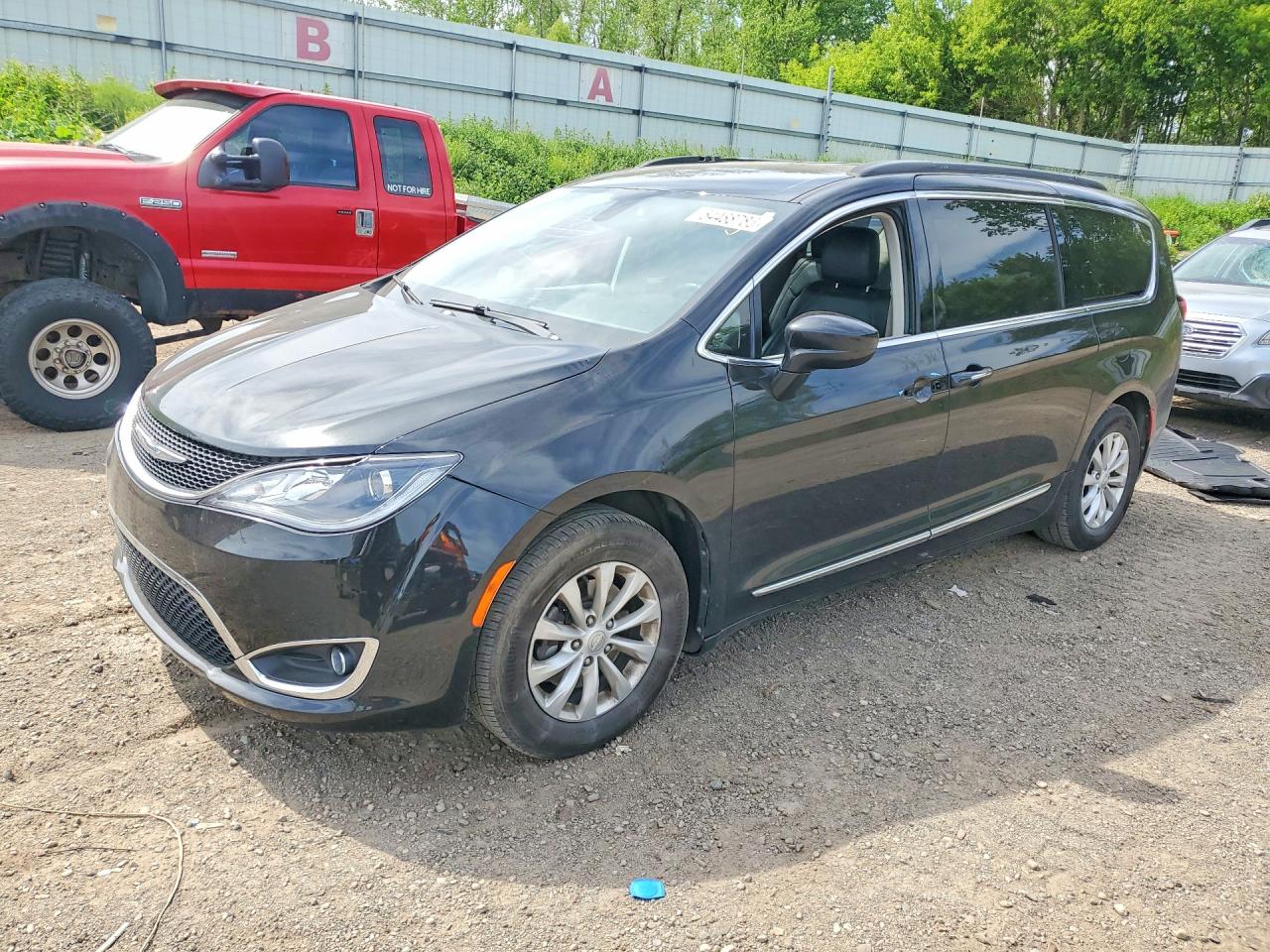 2C4RC1BG1HR832401 · 2017 CHRYSLER PACIFICA