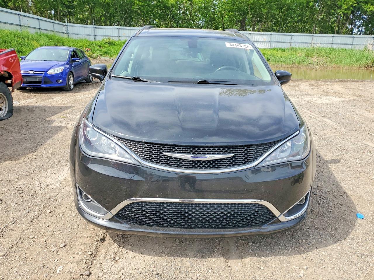 2C4RC1BG1HR832401 · 2017 CHRYSLER PACIFICA · 5/13