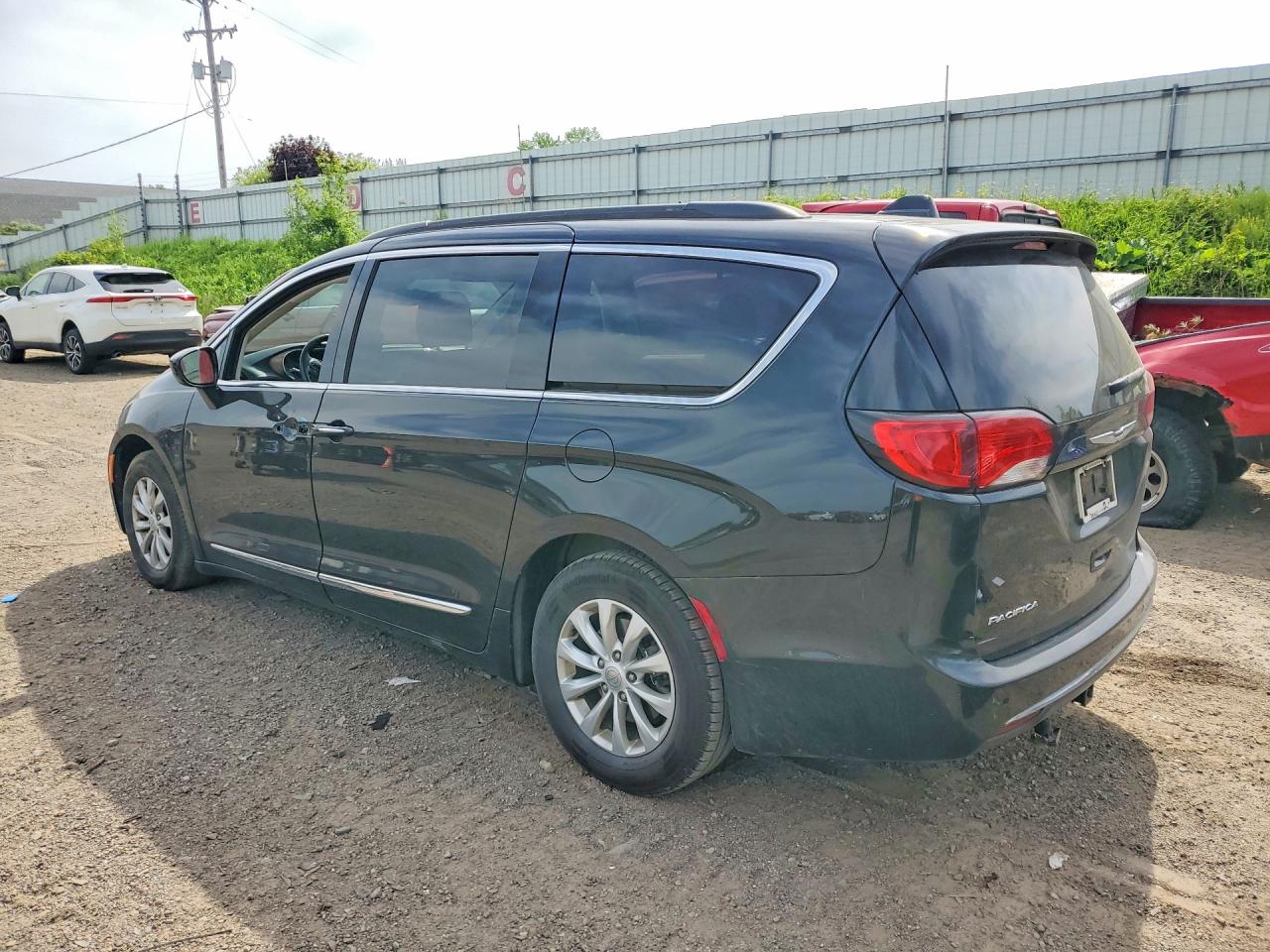 2C4RC1BG1HR832401 · 2017 CHRYSLER PACIFICA · 2/13