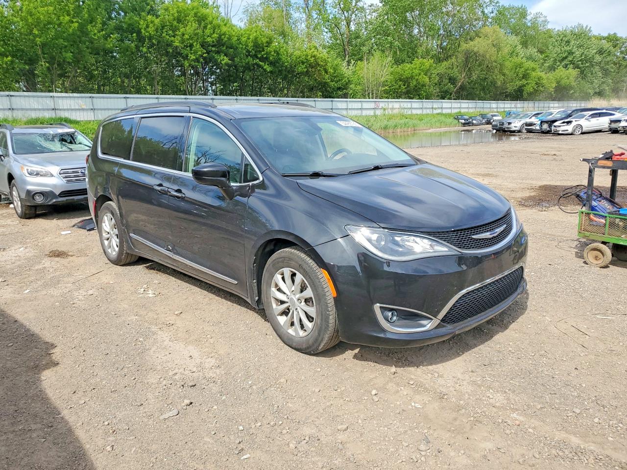 2C4RC1BG1HR832401 · 2017 CHRYSLER PACIFICA · 4/13