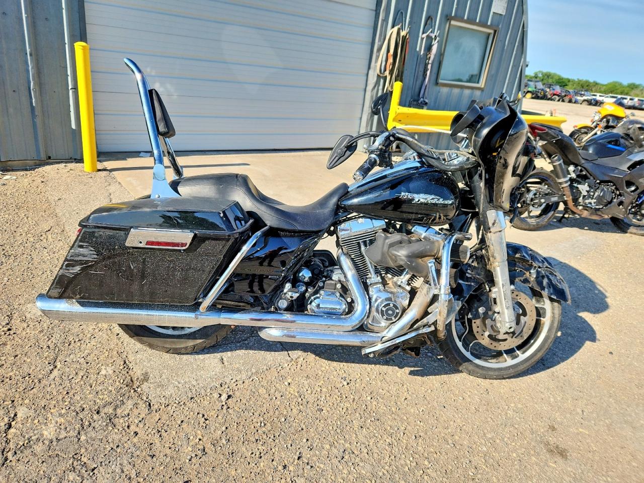 1HD1KB411AB674384 · 2010 HARLEY-DAVIDSON FLHX
