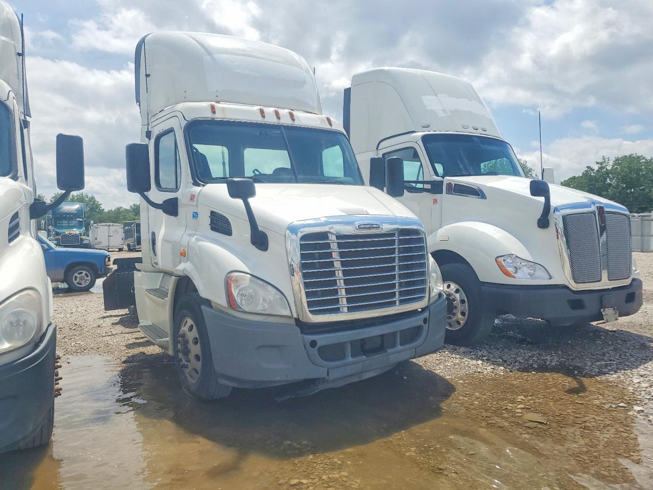 2016 FREIGHTLINER CASCADIA 113