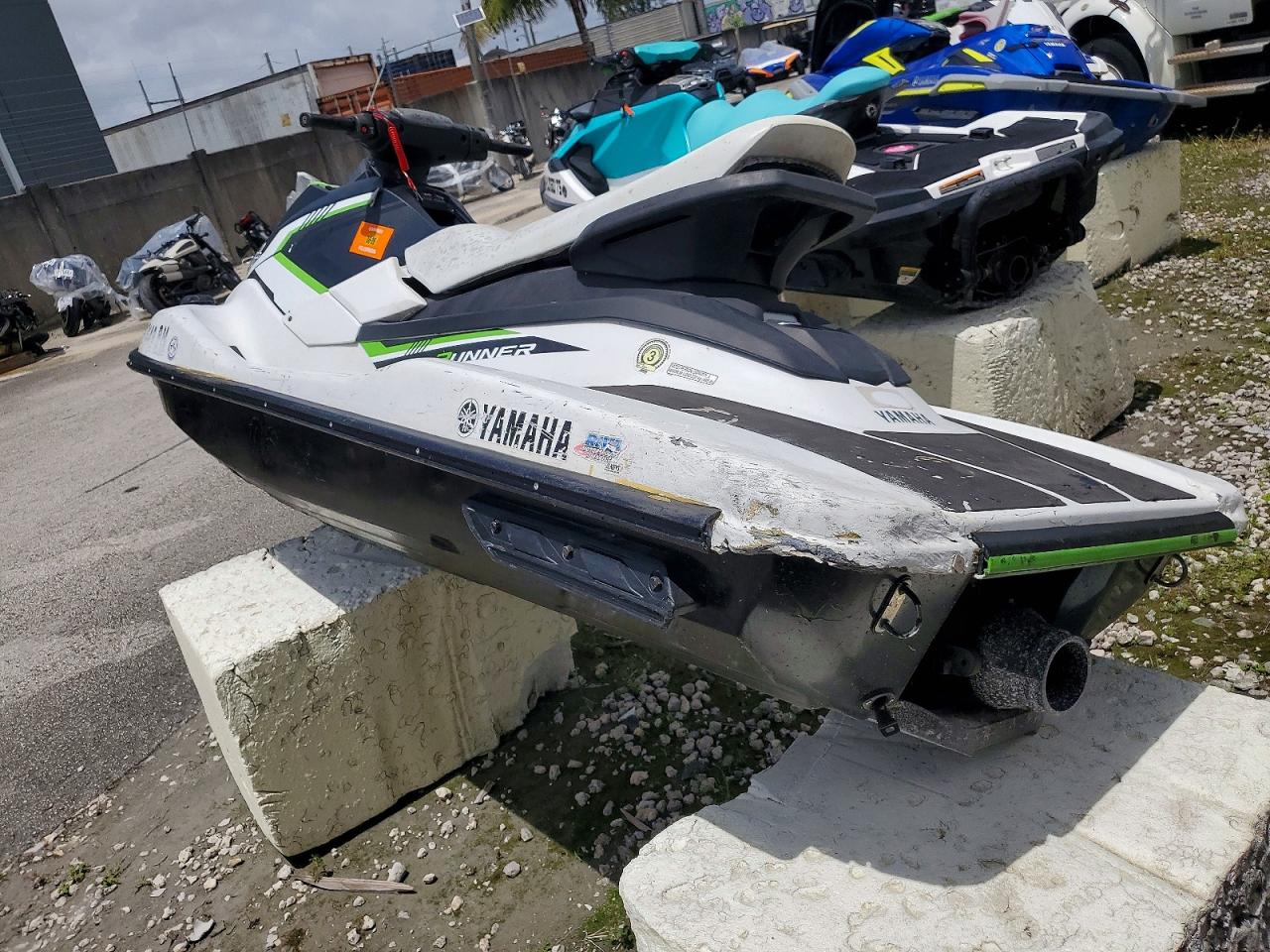 YAMA0990D717 · 2017 YAM JET SKI · 3/10