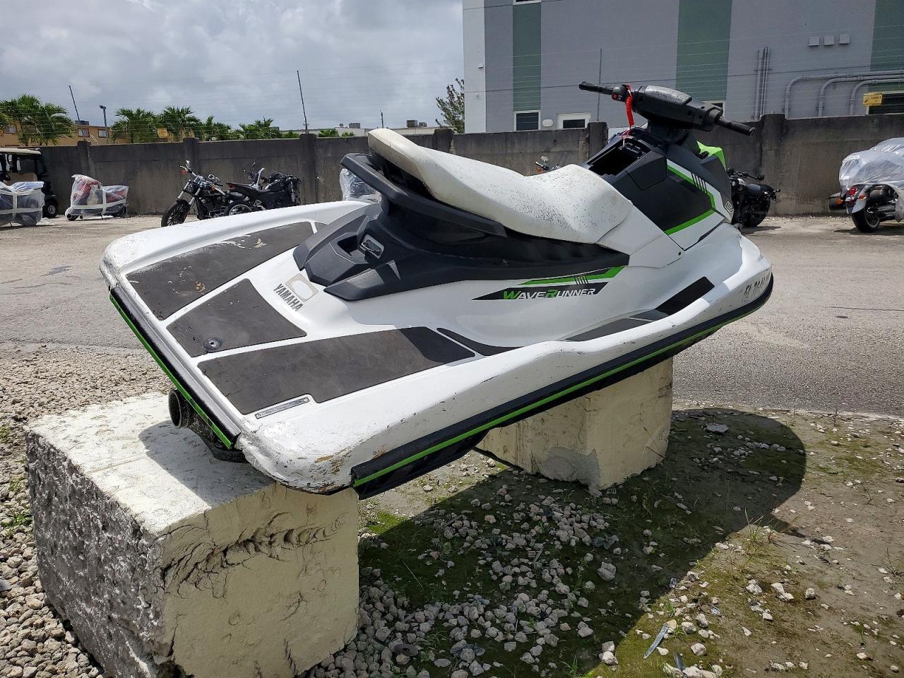 YAMA0990D717 · 2017 YAM JET SKI · 4/10