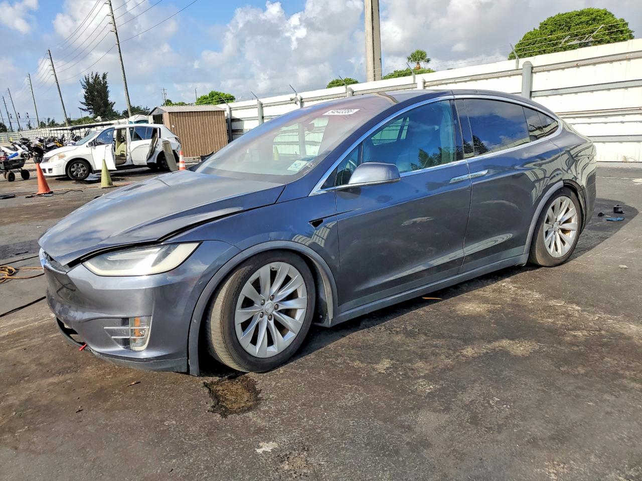 5YJXCDE29HF052215 · 2017 TESLA MODEL X
