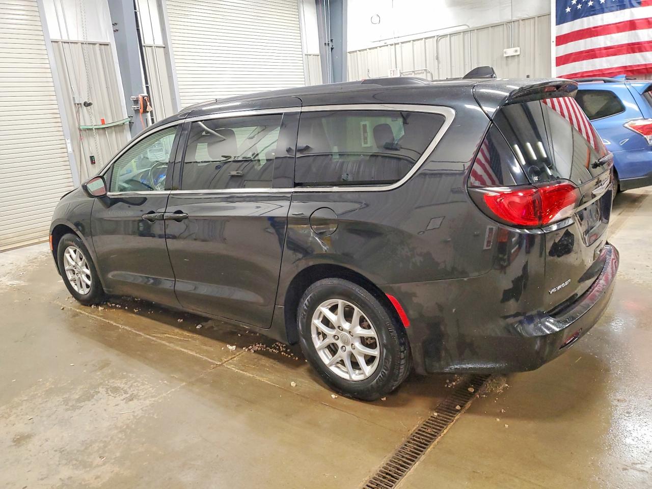 2C4RC1DG1LR172091 · 2020 CHRYSLER VOYAGER · 2/13