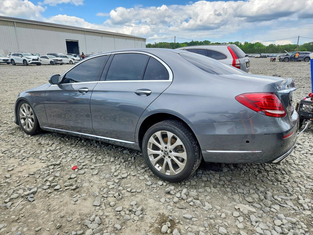 WDDZF4KB4JA310083 · 2018 MERCEDES-BENZ E · 2/12