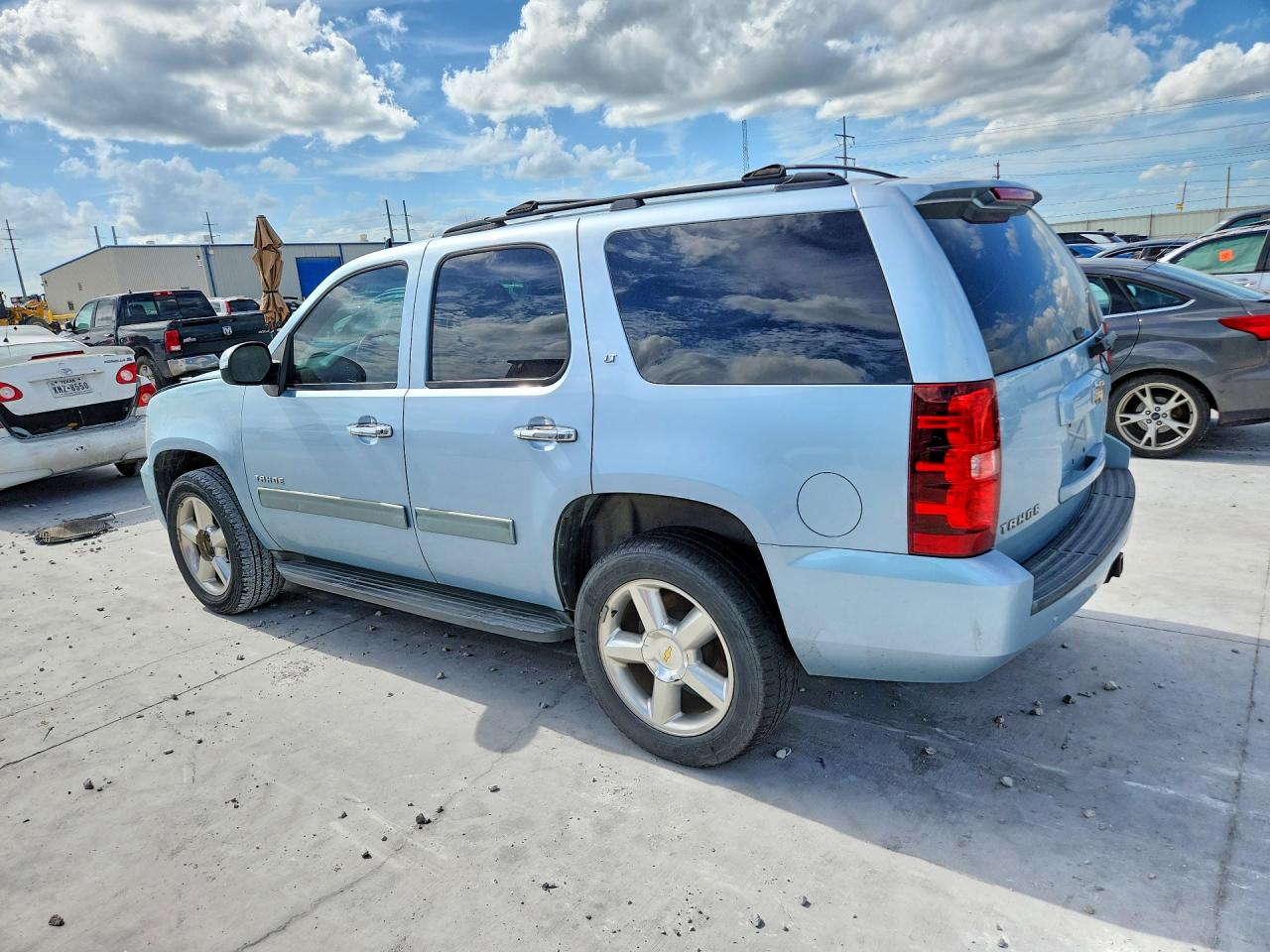 1GNSCBE08BR255716 · 2011 CHEVROLET TAHOE · 2/13