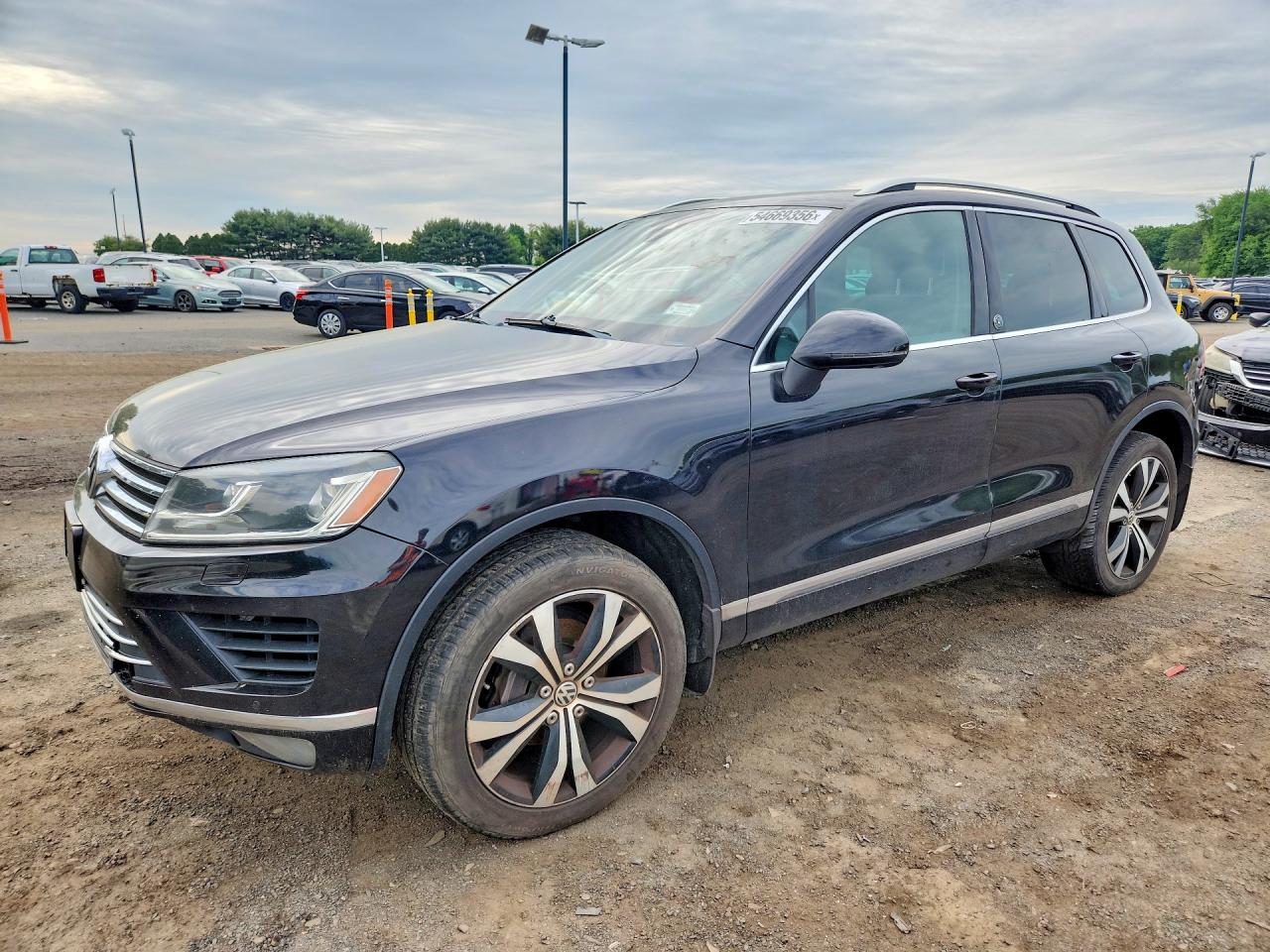 WVGRF7BP9HD000586 · 2017 VOLKSWAGEN TOUAREG