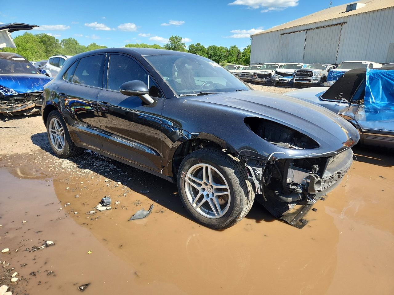 WP1AA2A50HLB02916 · 2017 PORSCHE MACAN · 4/14