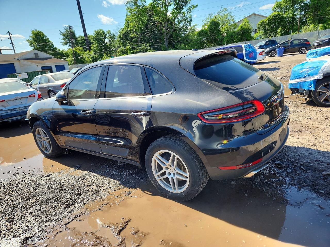 WP1AA2A50HLB02916 · 2017 PORSCHE MACAN · 2/14
