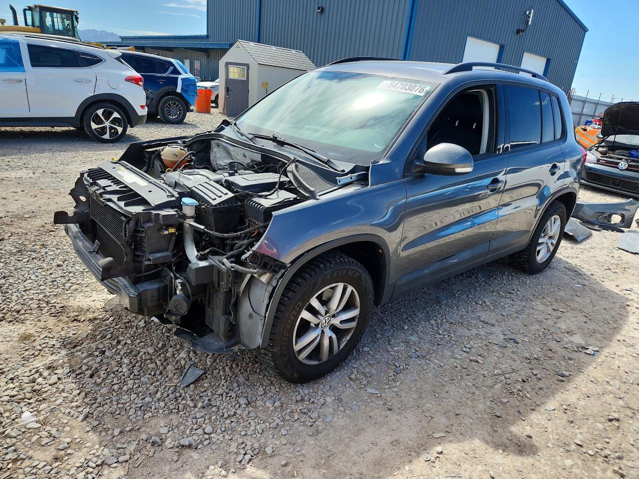 WVGAV7AX6HK030240 · 2017 VOLKSWAGEN TIGUAN