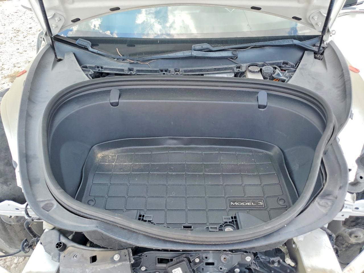 5YJ3E1EB6JF178948 · 2018 TESLA MODEL 3 · 11/13