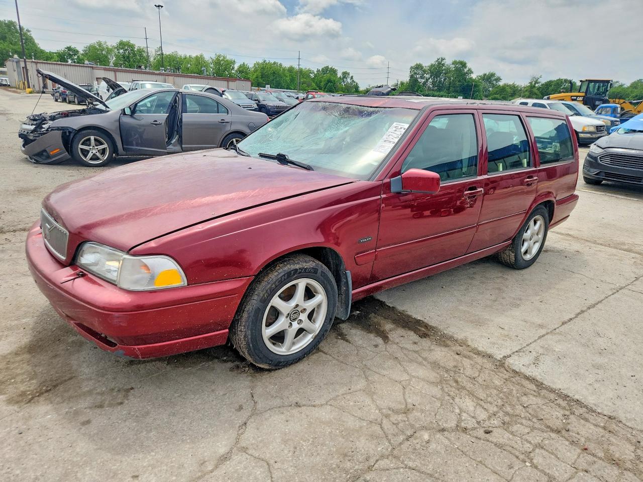 YV1LW5548W2359737 · 1998 VOLVO V70