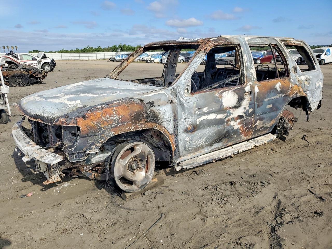 JNRAR07Y0YW075957 · 2000 INFINITI QX4