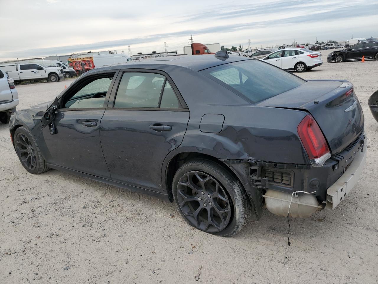2C3CCABT5KH556163 · 2019 CHRYSLER 300 · 2/13