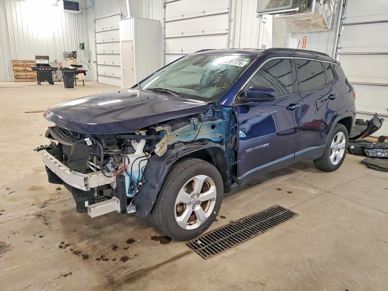 3C4NJDBBXHT688726 · 2017 JEEP COMPASS