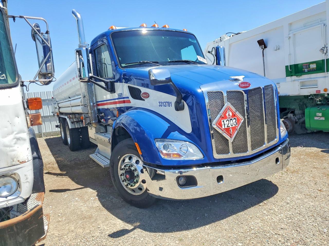 1NPBLP9X2HD368928 · 2017 PETERBILT 579