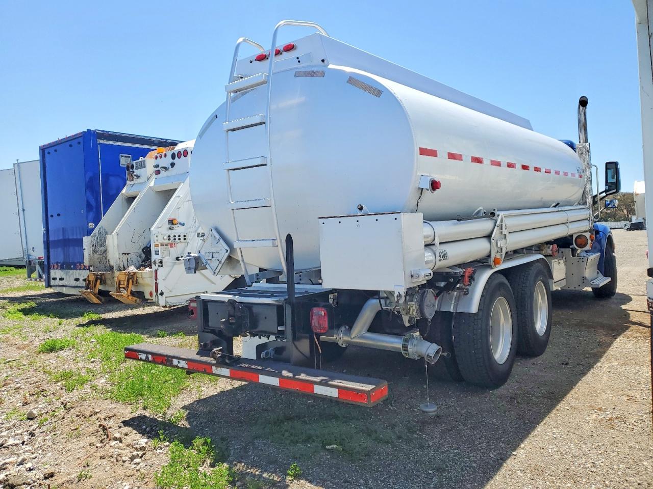 1NPBLP9X2HD368928 · 2017 PETERBILT 579 · 4/10