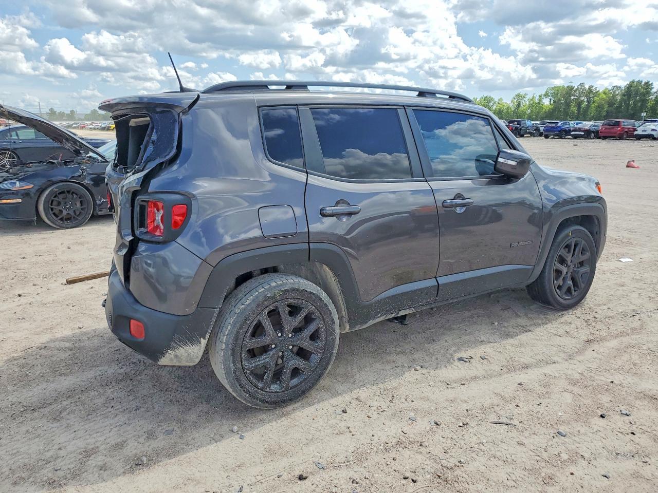 ZACCJBBB0JPH29163 · 2018 JEEP RENEGADE · 3/13