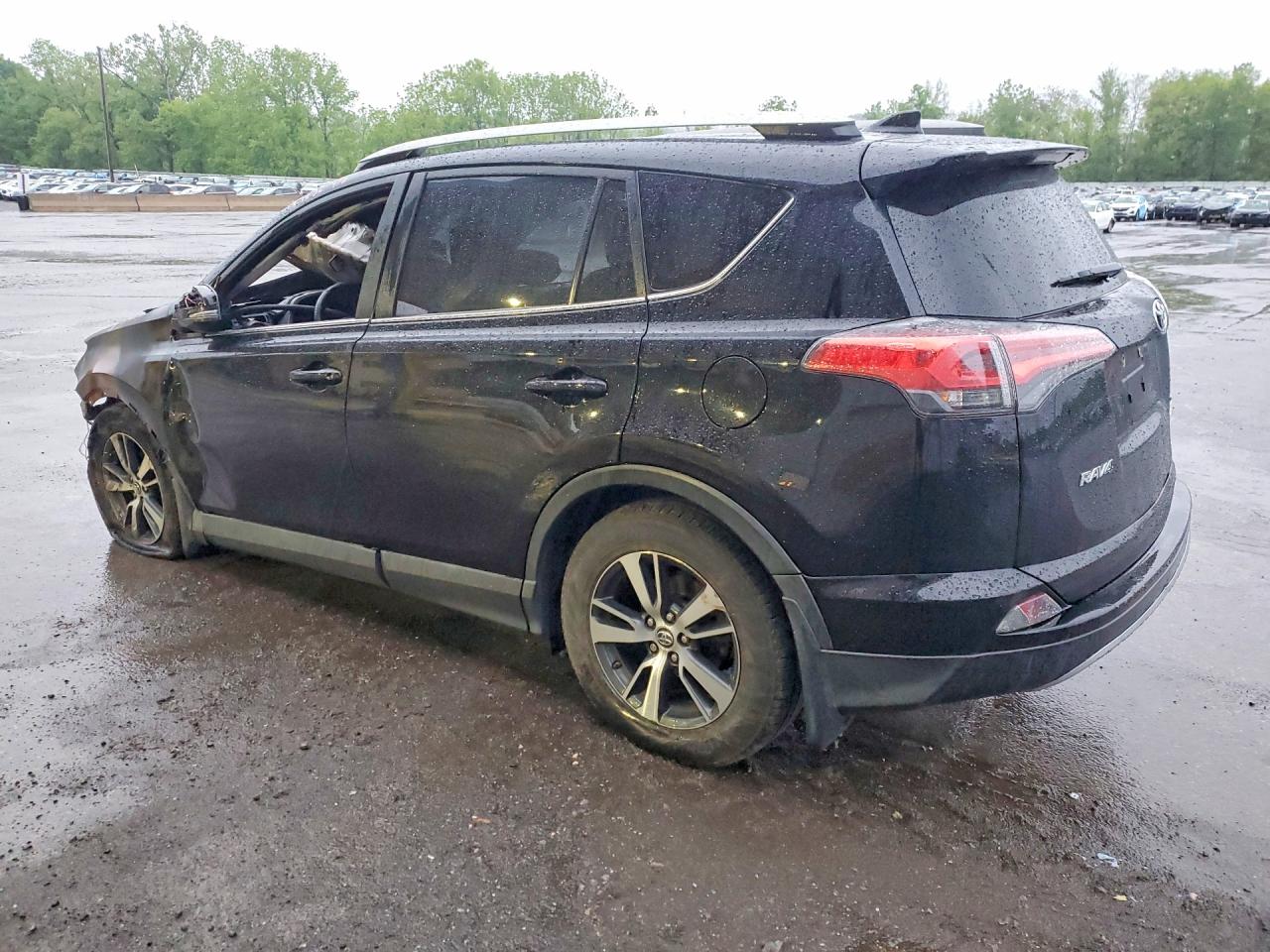 2T3RFREV8JW845089 · 2018 TOYOTA RAV4 · 2/13