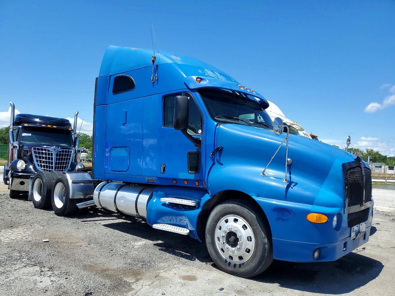 1XKTDB9X12J893679 · 2002 KENWORTH T2000