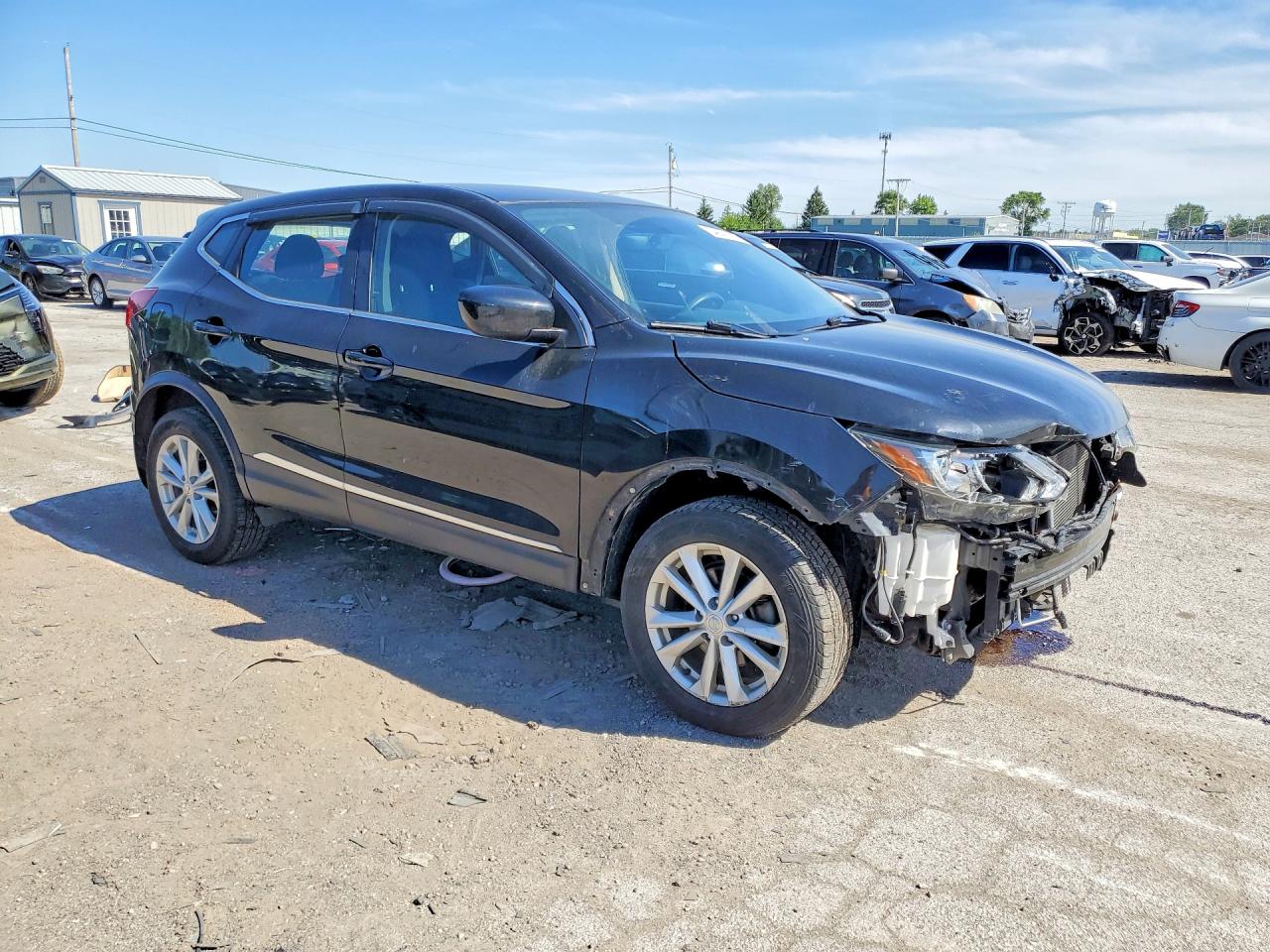 JN1BJ1CR1HW135232 · 2017 NISSAN ROGUE SPORT · 4/14