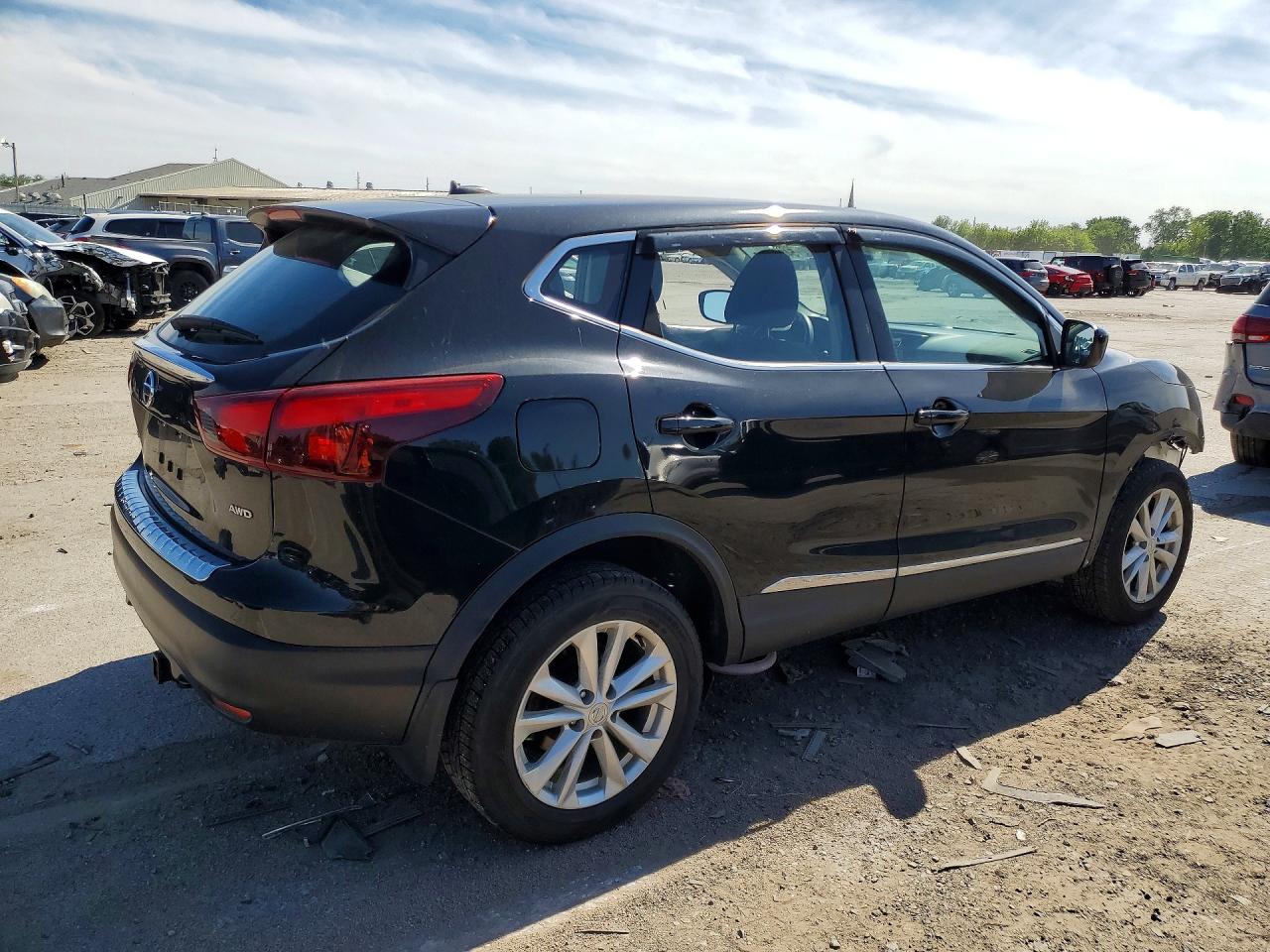 JN1BJ1CR1HW135232 · 2017 NISSAN ROGUE SPORT · 3/14
